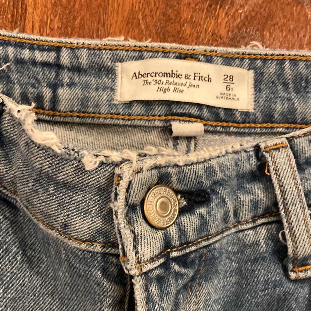Abercrombie an Fitch Women’s The’90s Relaxed high rise jeans, Curve love 6R/28